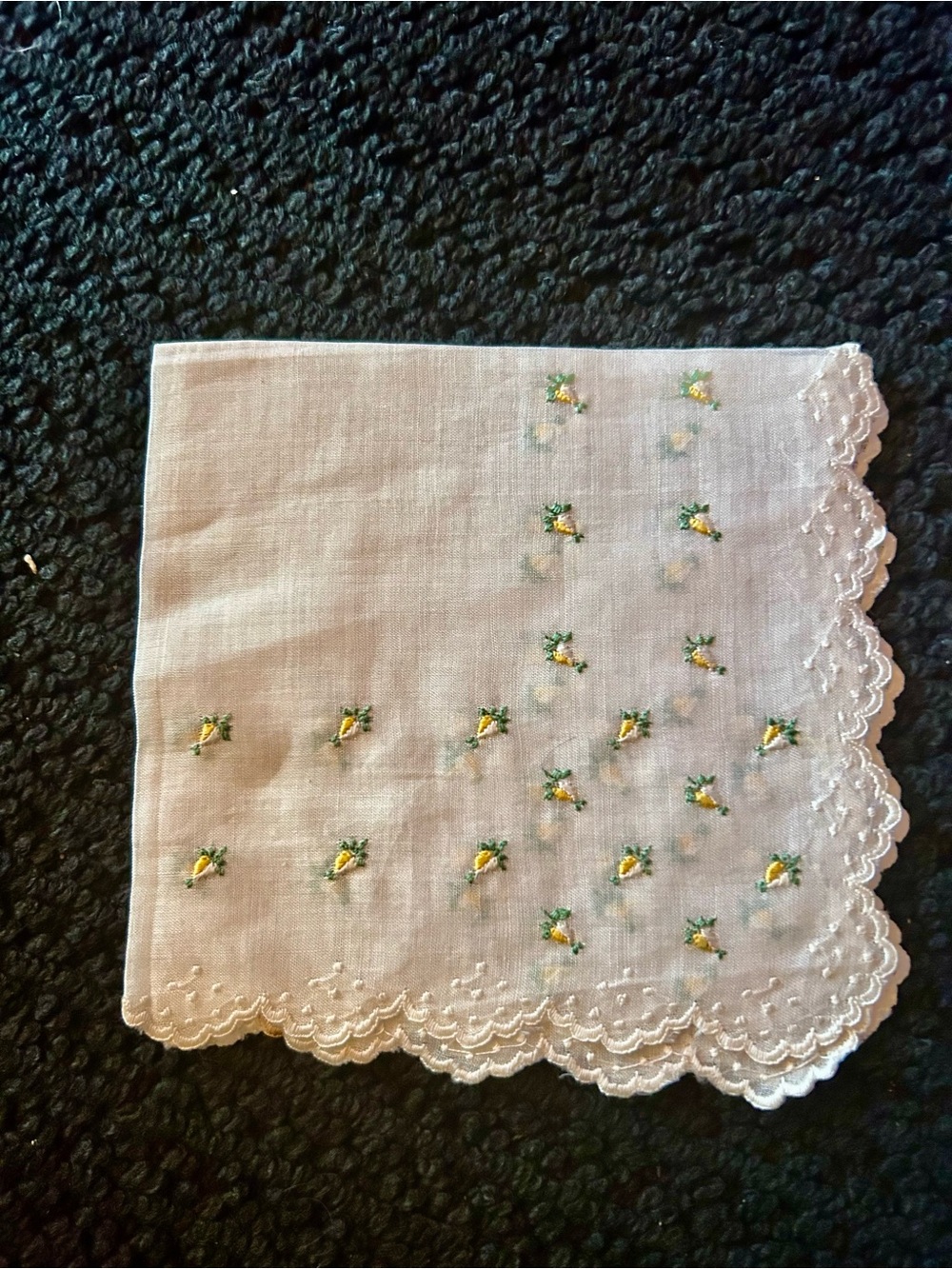 Vintage White Linen Embroidered Floral 🌼 Lace Trim Handkerchief